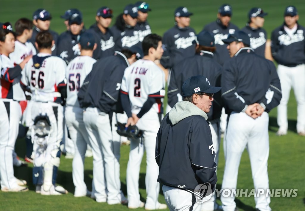 [WBC 캠프] 이강철 감독 "선발 투수 계속 테스트"…25일 투타 '청백전'