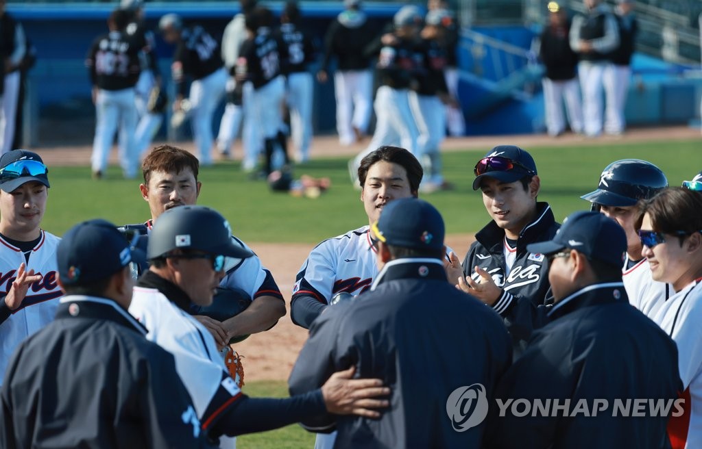 [WBC 캠프] 이강철 감독 "선발 투수 계속 테스트"…25일 투타 '청백전'