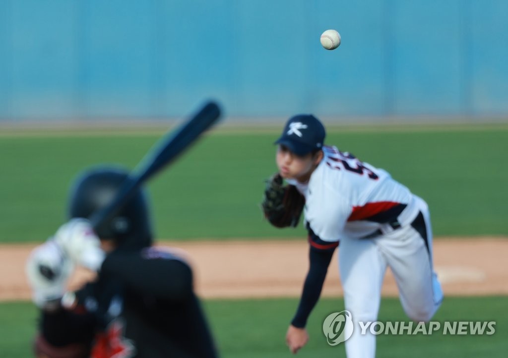 [WBC 캠프] 이강철 감독 "선발 투수 계속 테스트"…25일 투타 '청백전'