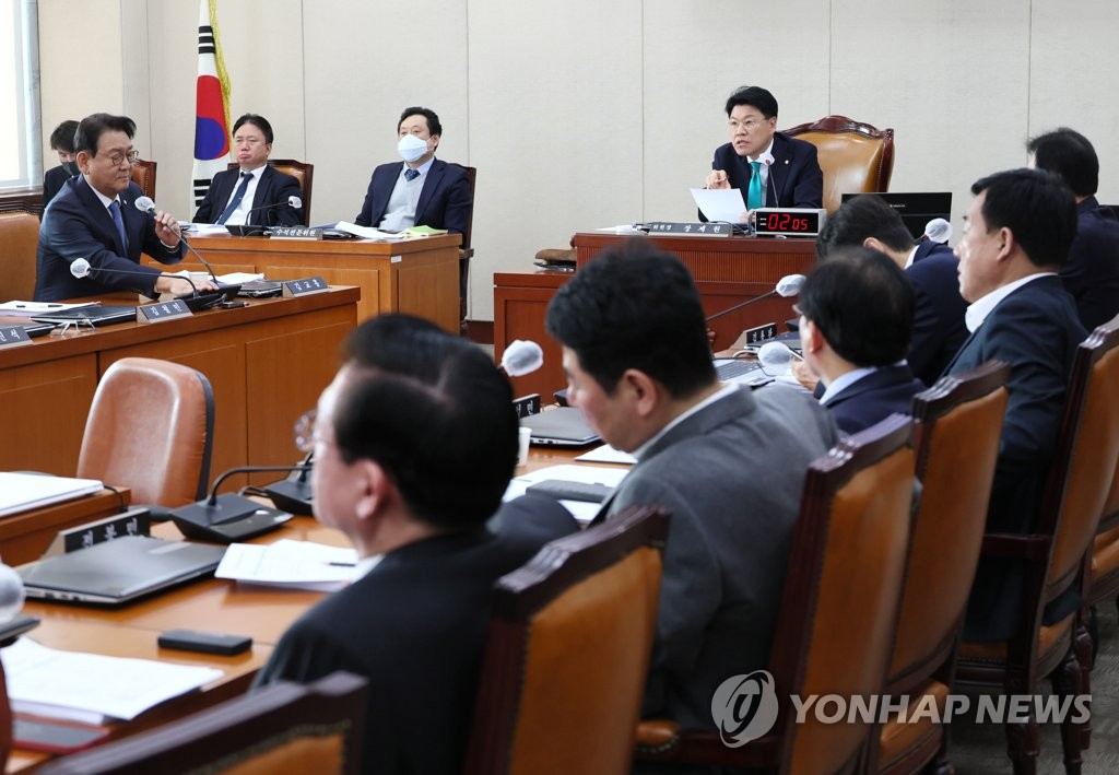 '공무원연금 사각지대 해소' 연금법 개정안 행안위 통과
