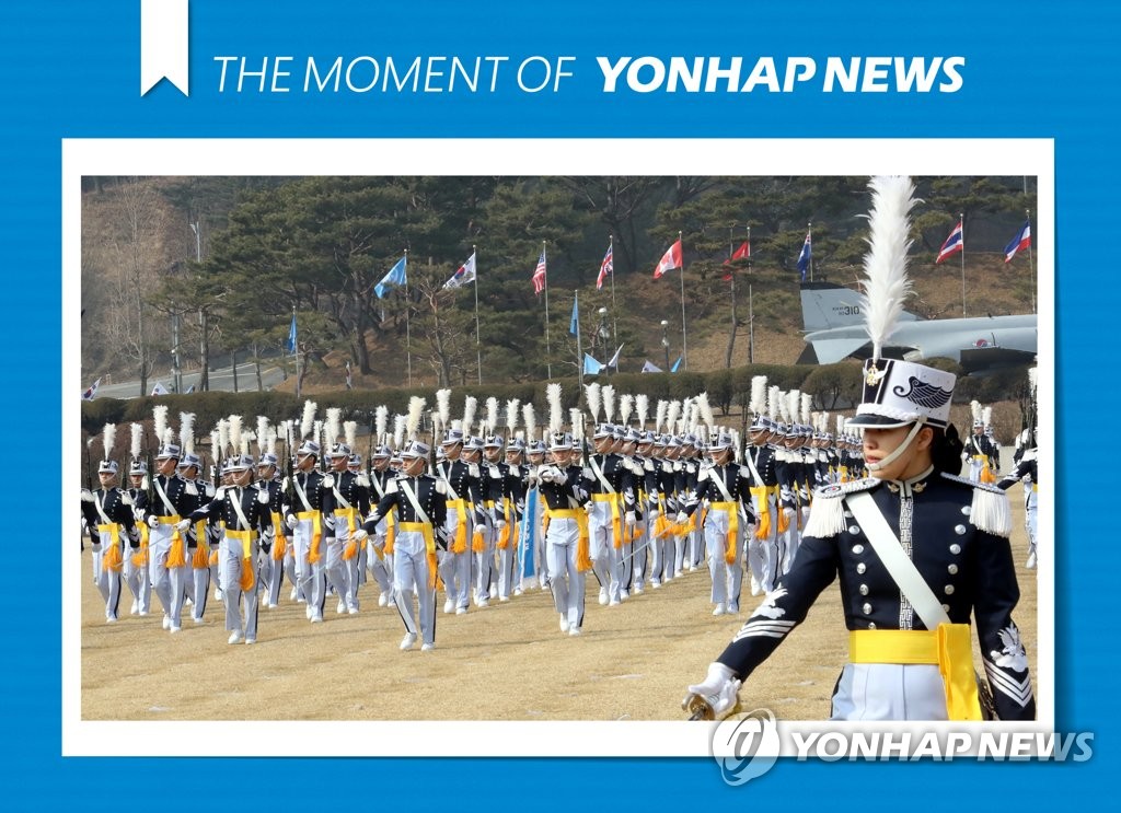 공사 4년 만에 부대개방 입학식…75기 힘찬 날갯짓