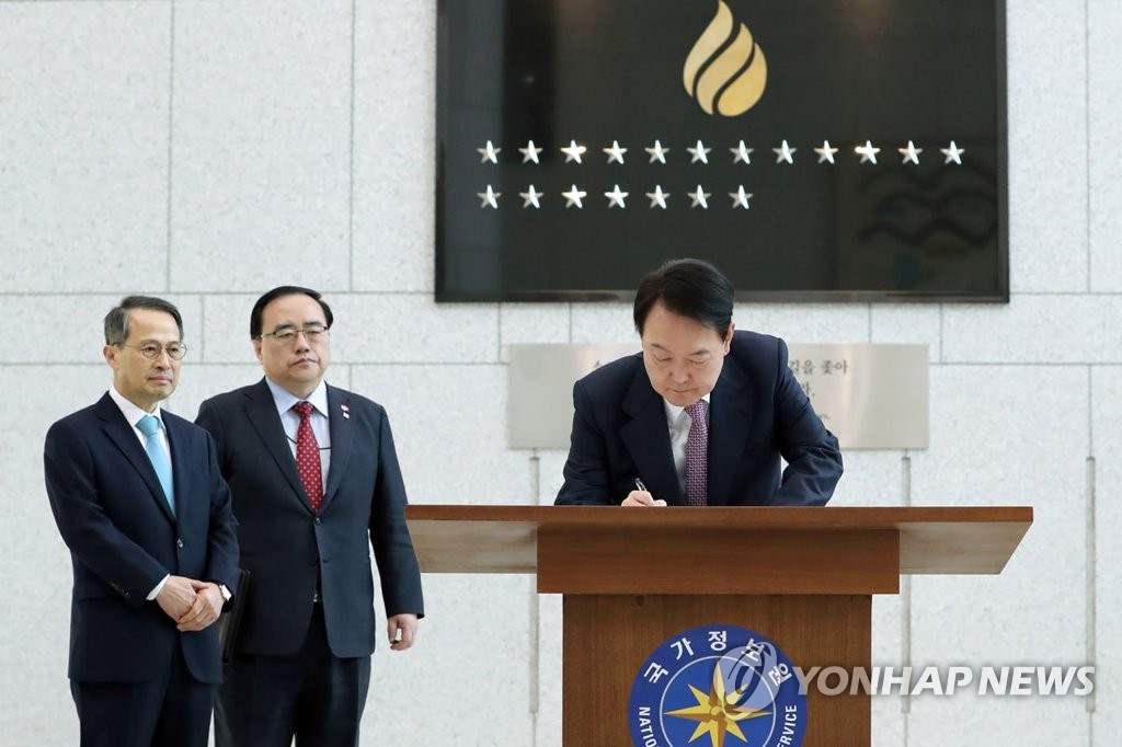 국정원 찾은 尹대통령 "北오판·도발 무력화 역량 보여달라"