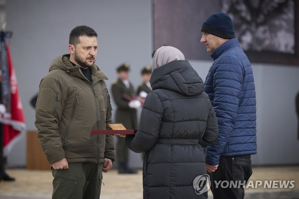 미국, 개전 1년 맞아 러 지원기업 무더기 제재…관세 인상도(종합)