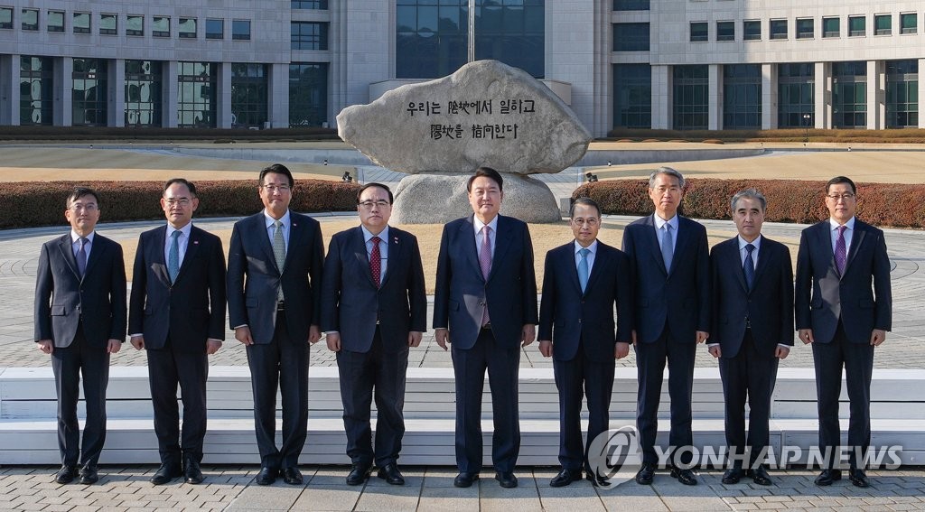 국정원 찾은 尹대통령 "北오판·도발 무력화 역량 보여달라"