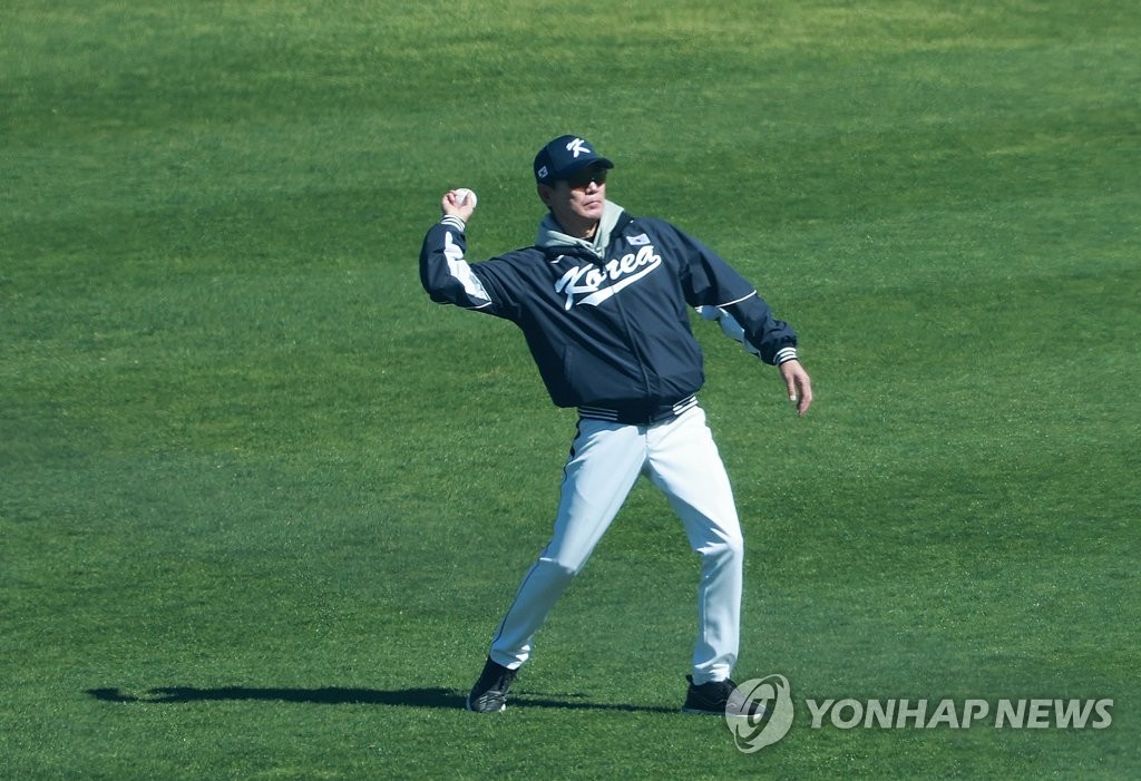 [WBC 캠프] 이강철 감독 "투수 보직은 3월 3일 SSG 경기까지 보고 결정"