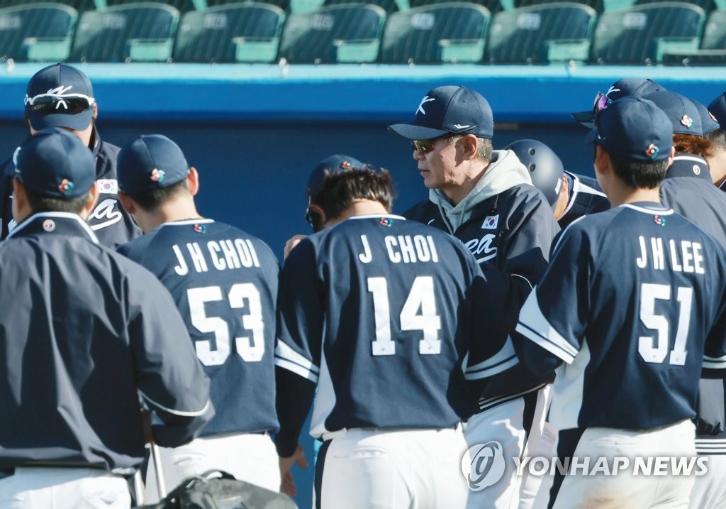 [WBC 캠프] 이강철 감독 "투수 보직은 3월 3일 SSG 경기까지 보고 결정"