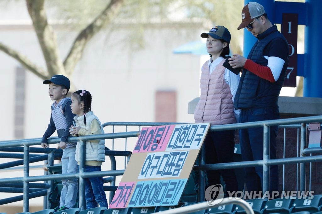 [WBC 캠프] 이강철 감독 "투수 보직은 3월 3일 SSG 경기까지 보고 결정"