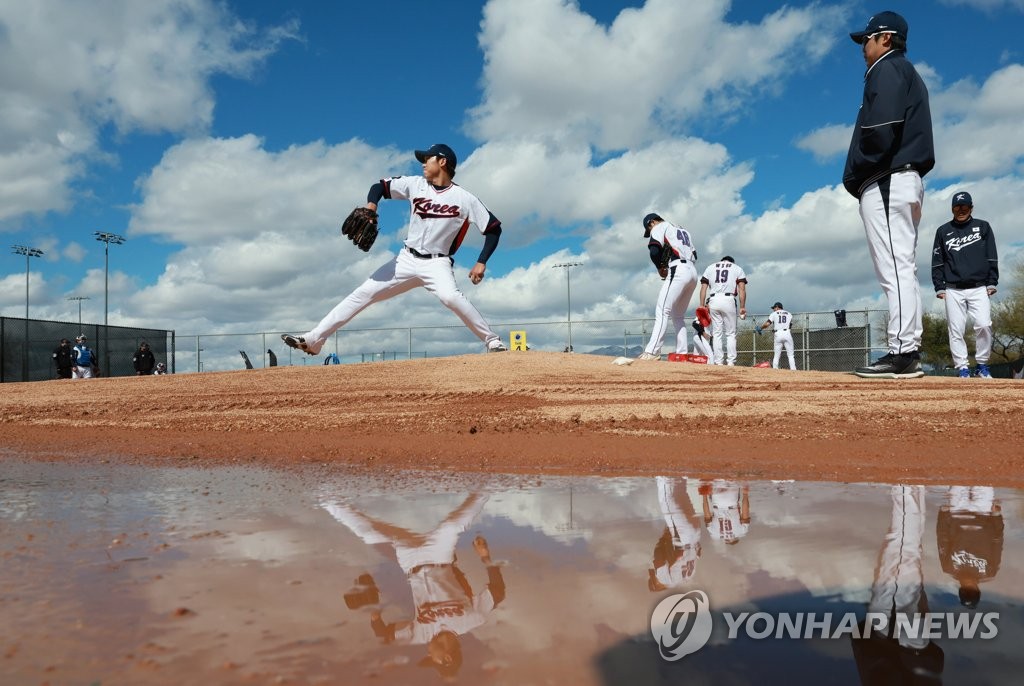 [WBC 캠프] "추위보다 건조한 게 더 문제" 사막 날씨와 싸우는 투수들