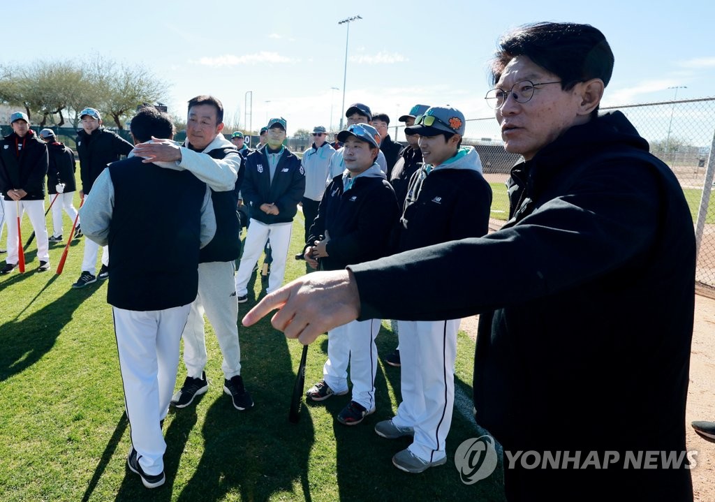 [WBC 캠프] 대표팀 투수 7명, 귀국 비행기 탑승 직전에도 불펜 투구(종합)