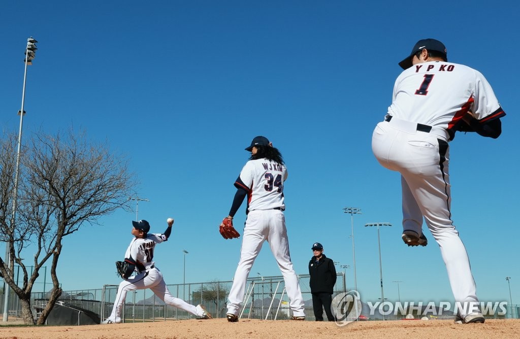 [WBC 캠프] 대표팀 투수 7명, 귀국 비행기 탑승 직전에도 불펜 투구(종합)