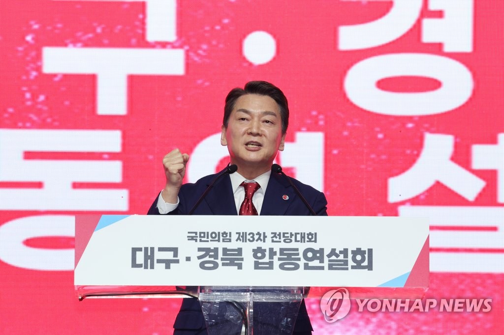 金 "똘똘 뭉쳐 총선 압승", 安 "도덕성 역공당하면 필패"