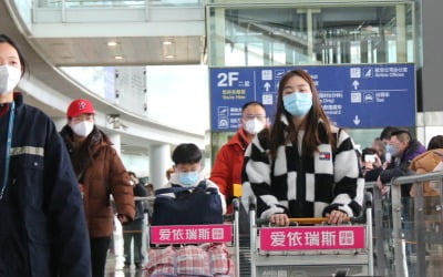 무료 항공권 50만장 푼 홍콩…한달 공항 이용객만 200만명 넘어