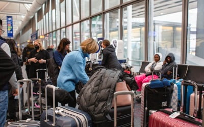 "공항에서 나가"…노숙자 급증에 골머리 앓는 시카고 공항