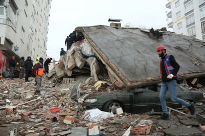 튀르키예·시리아 지진 사망자 5000명 넘겨…구조 난항 [종합]
