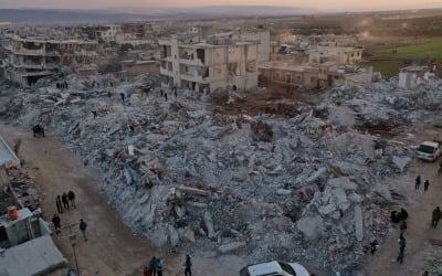 '튀르키예·시리아' 사망자 2만1500명 넘었다…"21세기 7번째 최악 참사"