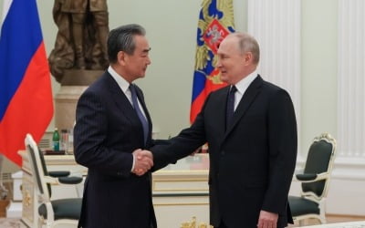 푸틴, 中 외교 사령탑 만났다…"시진핑 주석 방러 기대"