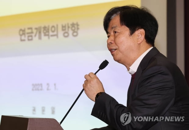 "국민연금 가입연령 64세로 상향 대부분 동의…소득대체율 이견"