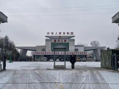 중국 화물트럭 훈춘 통상구 통해 이틀 연속 북한에 물자 운송