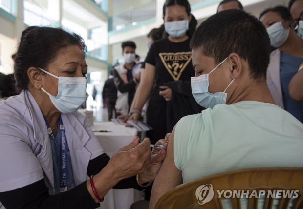 백신 제조사, 비영리단체 계약 취소 요청 거부…"선금 포기하라"