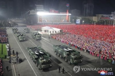北, 열병식 준비 막바지…김일성 광장에 '붉은빛'도 포착