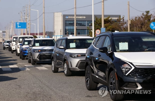 작년 경상수지 흑자 3분의 1로 '뚝'…수출 부진에 올해도 암울