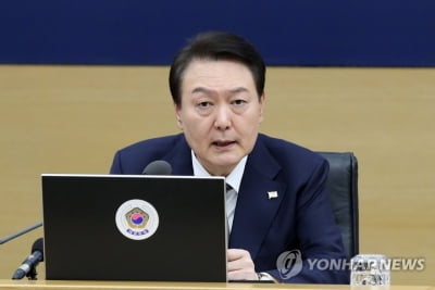 尹 "전 정부, 가짜평화에 기대…한치 허점 용납않는 안보 확립"