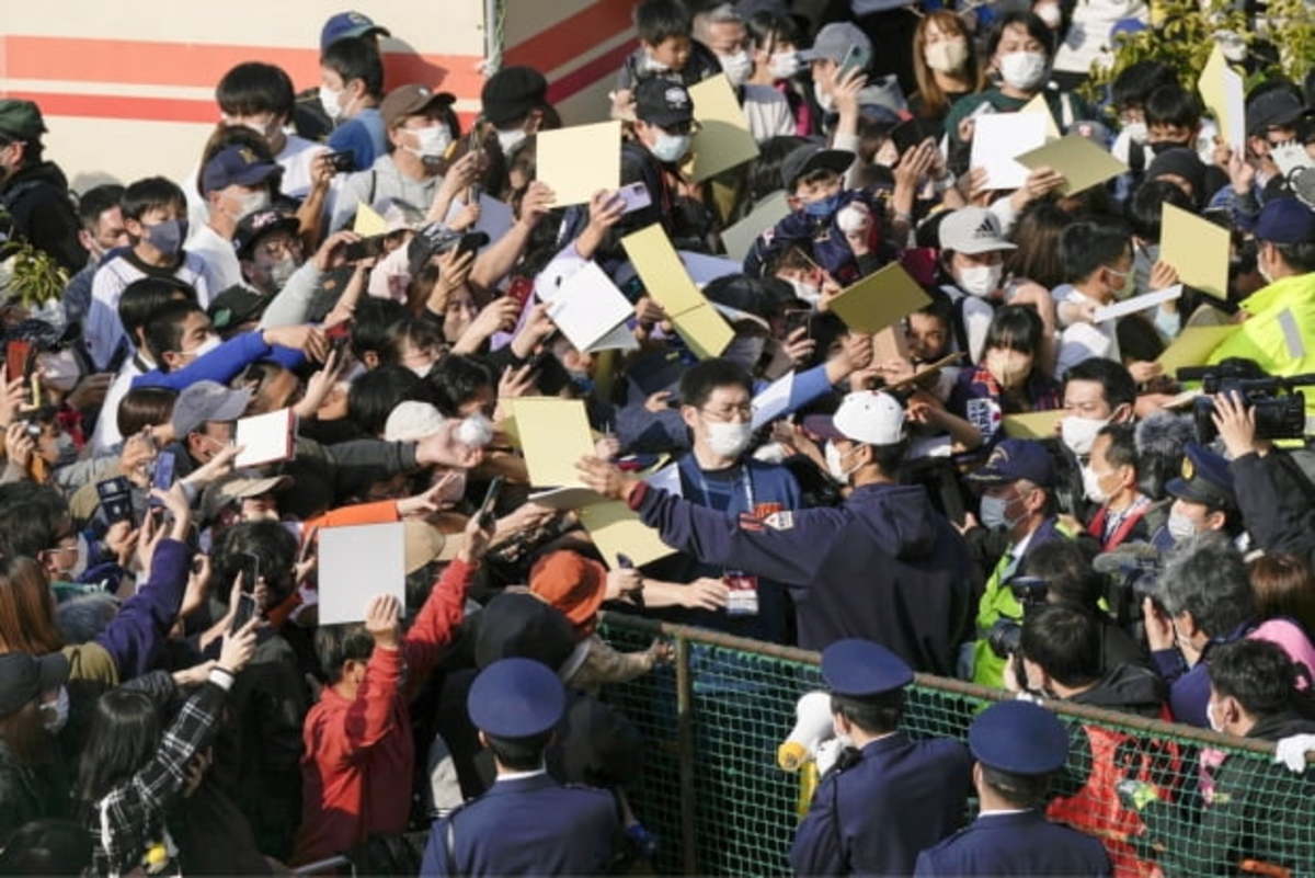 曇った観衆、ドジャース会長、老母… WBC日本代表の練習が話題に