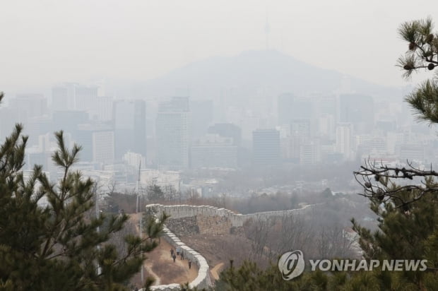 서울·경기 남부 미세먼지 '나쁨'…동해안 눈·비↑