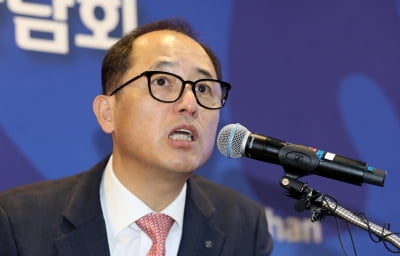 한용구 신한은행장, 건강상 이유로 한 달여 만에 '사의'