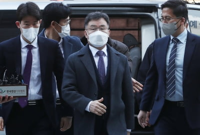 김만배측 "변호인 접견권 침해당해"…검 "적법 수사" 반박