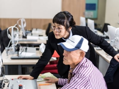 "70세 이상 운전자 면허증 반납시 10만원 교통카드 지급"