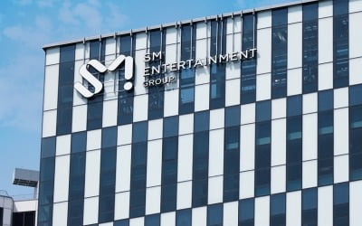 SM, 온라인카지노추천 적극 지지 "하이브와 달라…최적의 파트너"