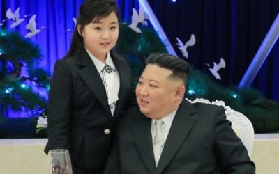 '리설주 vs 김여정' 암투극 벌이나…北 왕조 치열한 권력투쟁