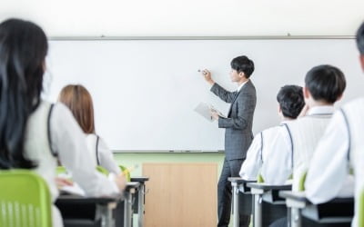 교복 입고 '하루 8시간' 수업한 학원…법원 "사실상 학교"