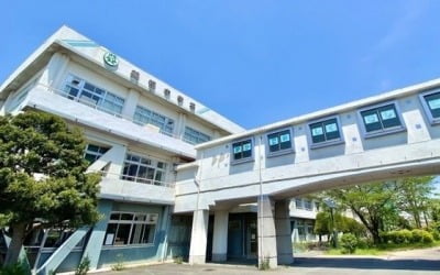 日 중학교에 흉기든 고교생 난입 '묻지마 칼부림'…교사 1명 부상