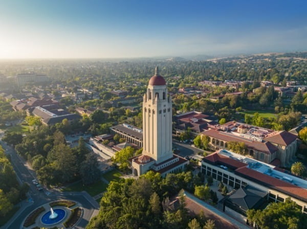 미국 캘리포니아주 실리콘밸리 북서쪽에 있는 스탠퍼드대학 전경. 미국의 대학 평가기관 US뉴스에 따르면 스탠퍼드는 2022~2023년 전 세계 대학 3위를 차지한 '초일류 명문'이다. /사진=Getty Images Bank