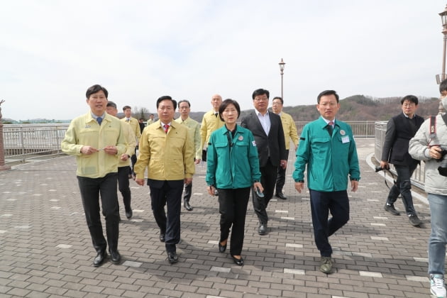 한화진 환경부장관, 권기창 안동시장과 가뭄 상황 점검