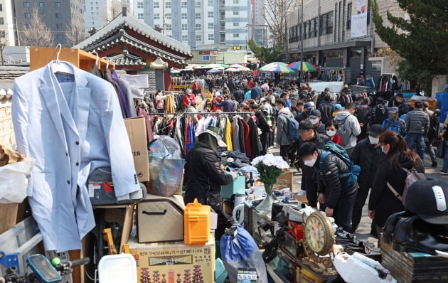 [포토] 벼룩시장 휴일 나들이