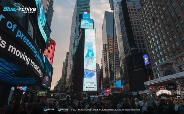 지난해 뉴욕 원 타임스 스퀘어에서 블루아카이브의 대형 옥외광고가 진행됐다./사진=넥슨게임즈