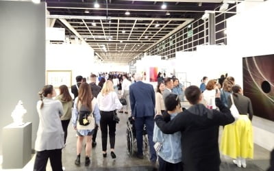 미술시장도, 홍콩도…‘썩어도 준치’였다