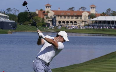 PGA 장타 1위 매킬로이 "골프공 비거리 규제 나는 찬성"