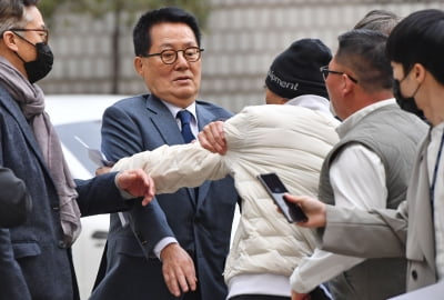 [포토] 박지원 전 국가정보원장, '서해 공무원 피격' 사건 첫 공판 출석