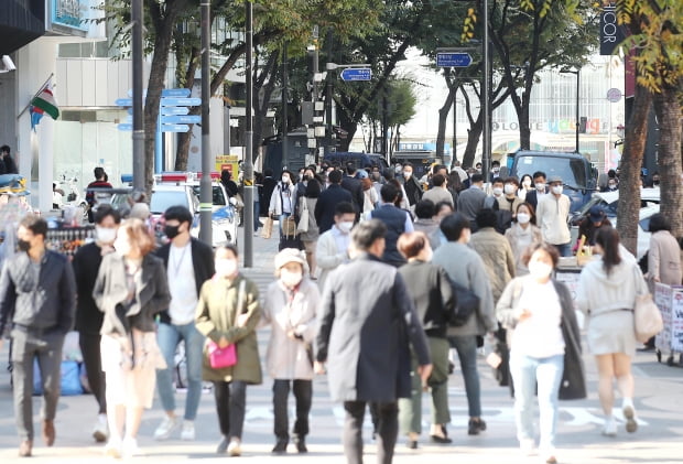 재산 4.5억 가져야 평균…국민 4명 중 1명은 '폰 중독'