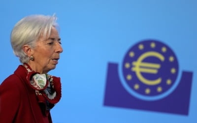 래리 서머스 "Fed도 ECB처럼 금리 인상해야…라가르드 총재 A+"