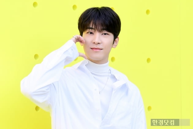 [포토] 세븐틴 원우, '볼하트도 멋지네~'