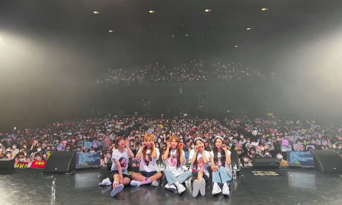 에이핑크, 일본 도쿄-오사카 팬 콘서트 성료…열도 물들인 ‘핑크빛’