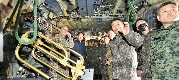 [포토] 韓·美 특수작전훈련…美 ‘하늘의 전함’ 한반도 첫 출격  