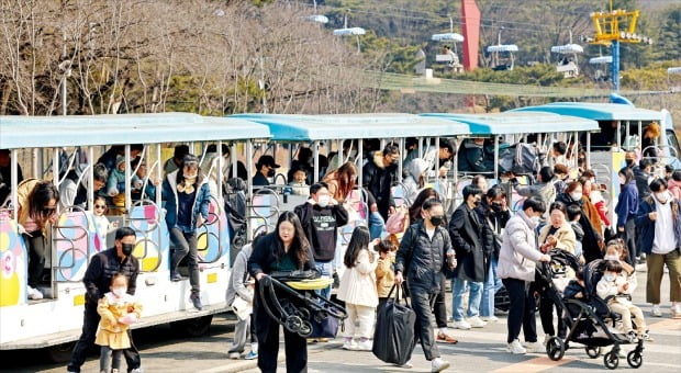 [포토] 6일 경칩…봄 즐기는 시민들