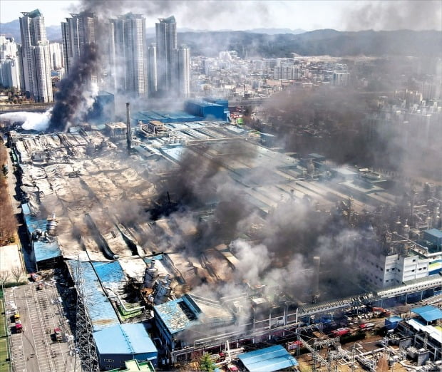 [포토] 한국타이어 대전공장에 큰불…생산 전면 중단