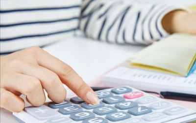 재테크 1단계는 저축…"적어도 소득의 20~30% 예·적금"